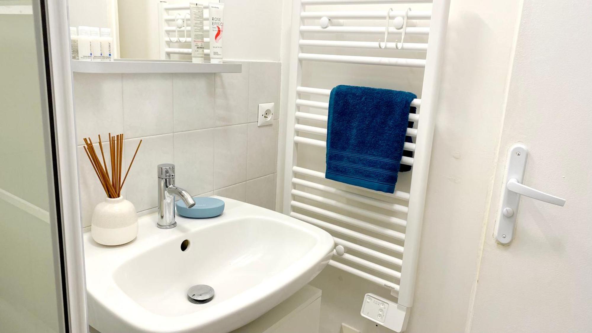 דירות Studio Cosy Au Pied De La Gare De Cergy Le Haut - 35 Min De Paris מראה חיצוני תמונה